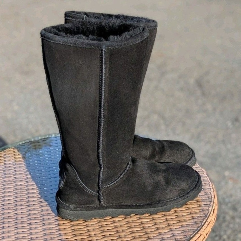 Cozy Cabin‎ Bearpaw Elle Tall Boots Women's 7 Black Suede Sheepskin Winter